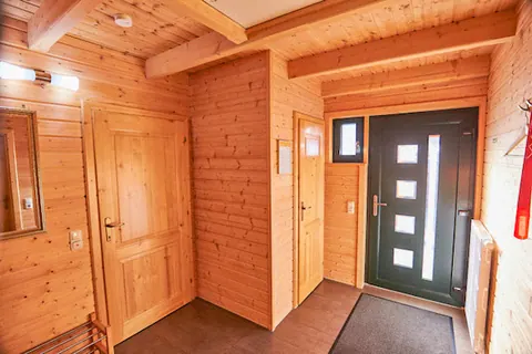 Eingangsbereich mit Haustür im Ferienhaus Susi
