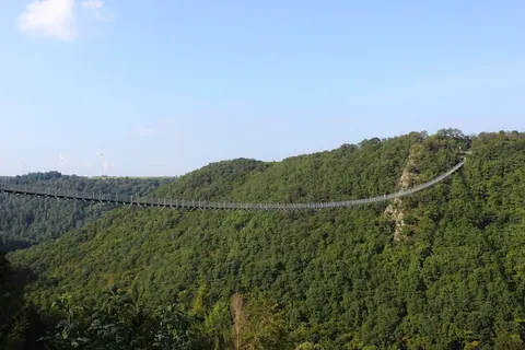 Hängeseilbrücke Geierlay: Nervenkitzel in 100 Metern Höhe in der Eifel
